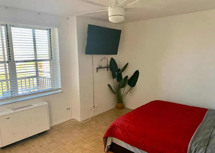 New Atl Dwntwn Condo With Balcony 2